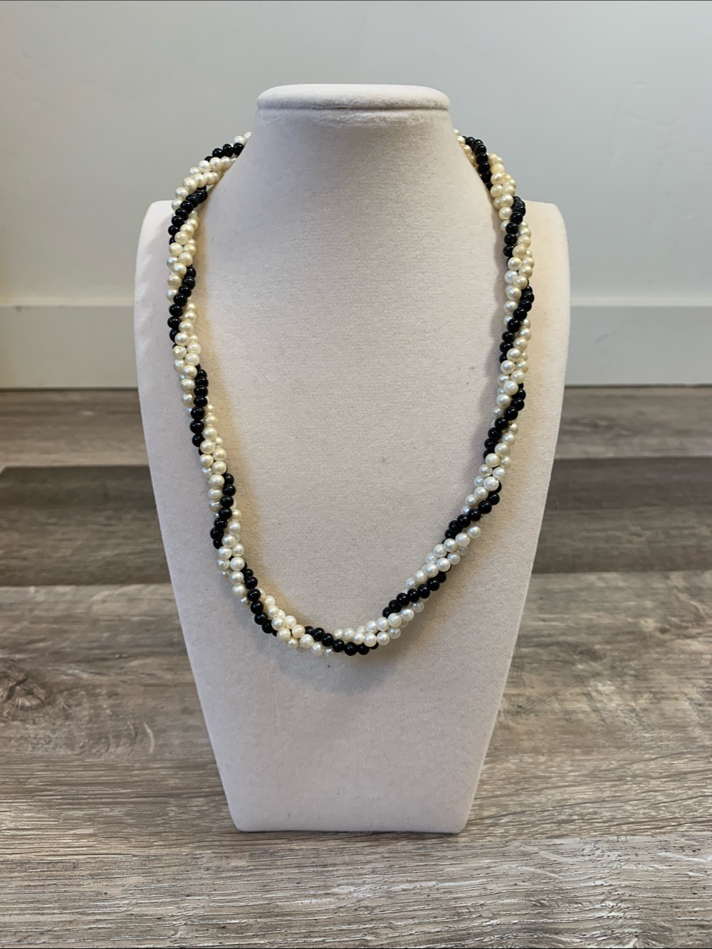 Vintage Black and White Twisted Faux Pearl Bead Necklace